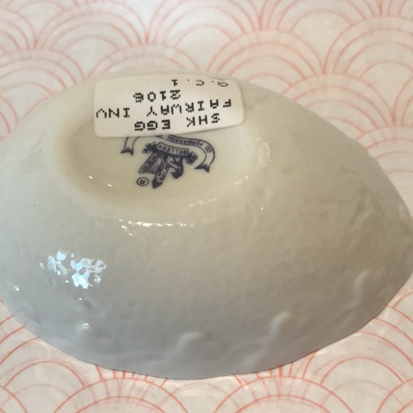 Belleek Shamrock Egg Mint condition - Picture 11 of 12